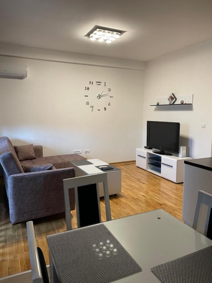 Royal Residence Apartmani Pančevo エクステリア 写真