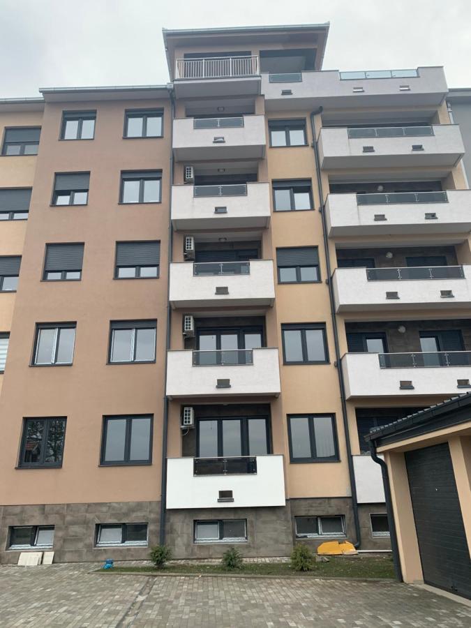 Royal Residence Apartmani Pančevo エクステリア 写真